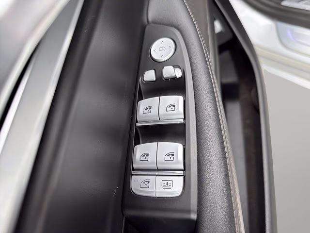 2018 Glacier Silver Metallic BMW 7 Series 750i RWD Sedan