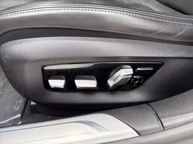 2018 Glacier Silver Metallic BMW 7 Series 750i RWD Sedan