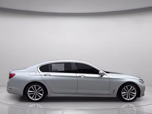 2018 Glacier Silver Metallic BMW 7 Series 750i RWD Sedan