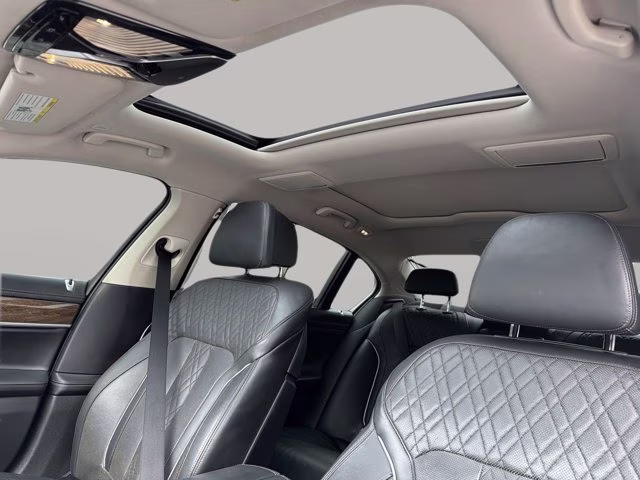 2018 Glacier Silver Metallic BMW 7 Series 750i RWD Sedan