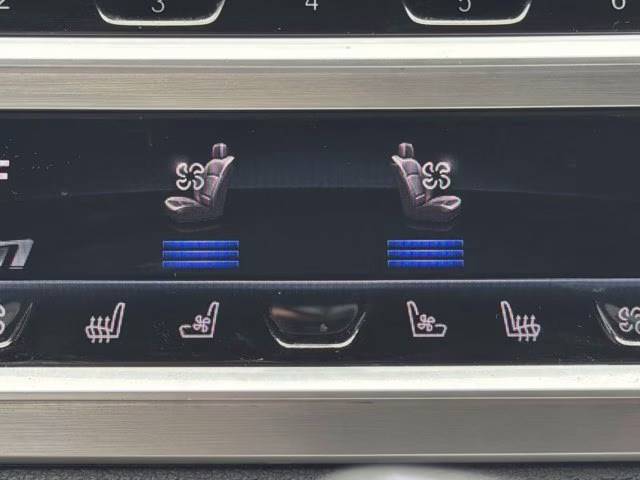 2018 Glacier Silver Metallic BMW 7 Series 750i RWD Sedan