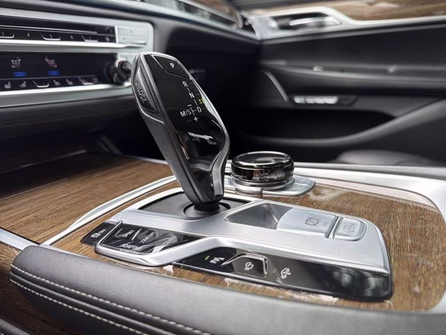 2018 Glacier Silver Metallic BMW 7 Series 750i RWD Sedan