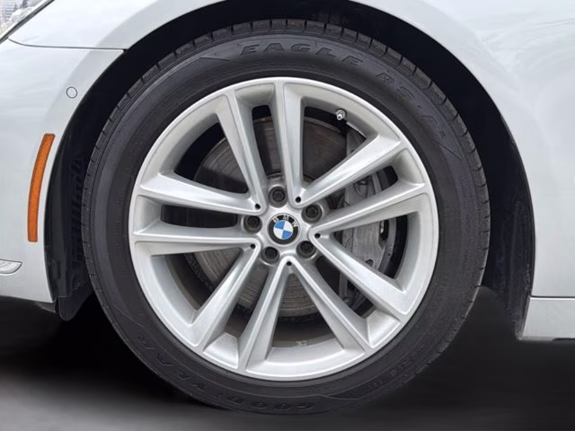 2018 Glacier Silver Metallic BMW 7 Series 750i RWD Sedan