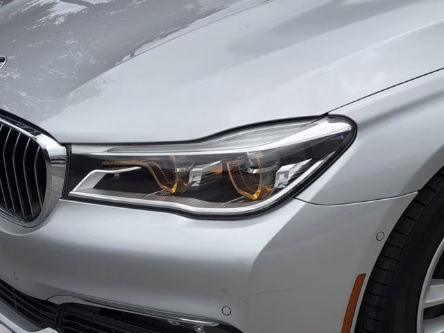 2018 Glacier Silver Metallic BMW 7 Series 750i RWD Sedan