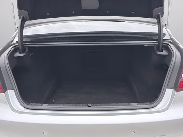 2018 Glacier Silver Metallic BMW 7 Series 750i RWD Sedan