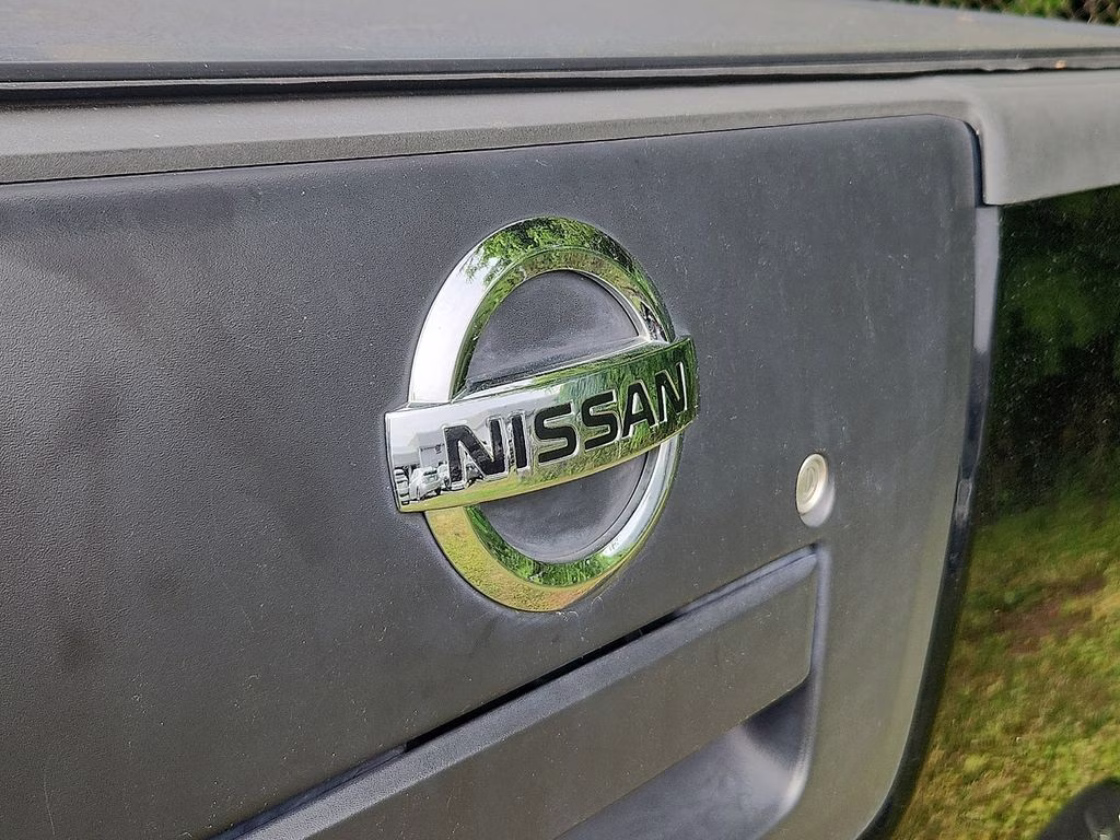 2012 Super Black Metallic Nissan Frontier SL 4X4 Truck