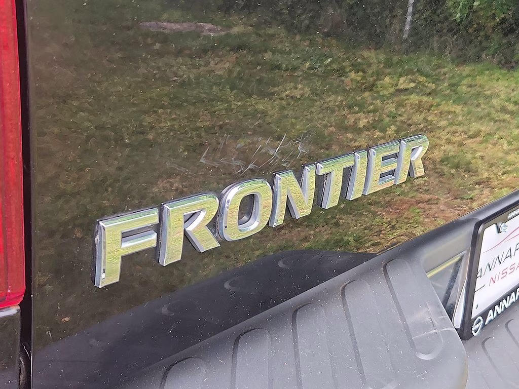 2012 Super Black Metallic Nissan Frontier SL 4X4 Truck