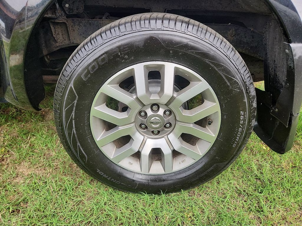 2012 Super Black Metallic Nissan Frontier SL 4X4 Truck