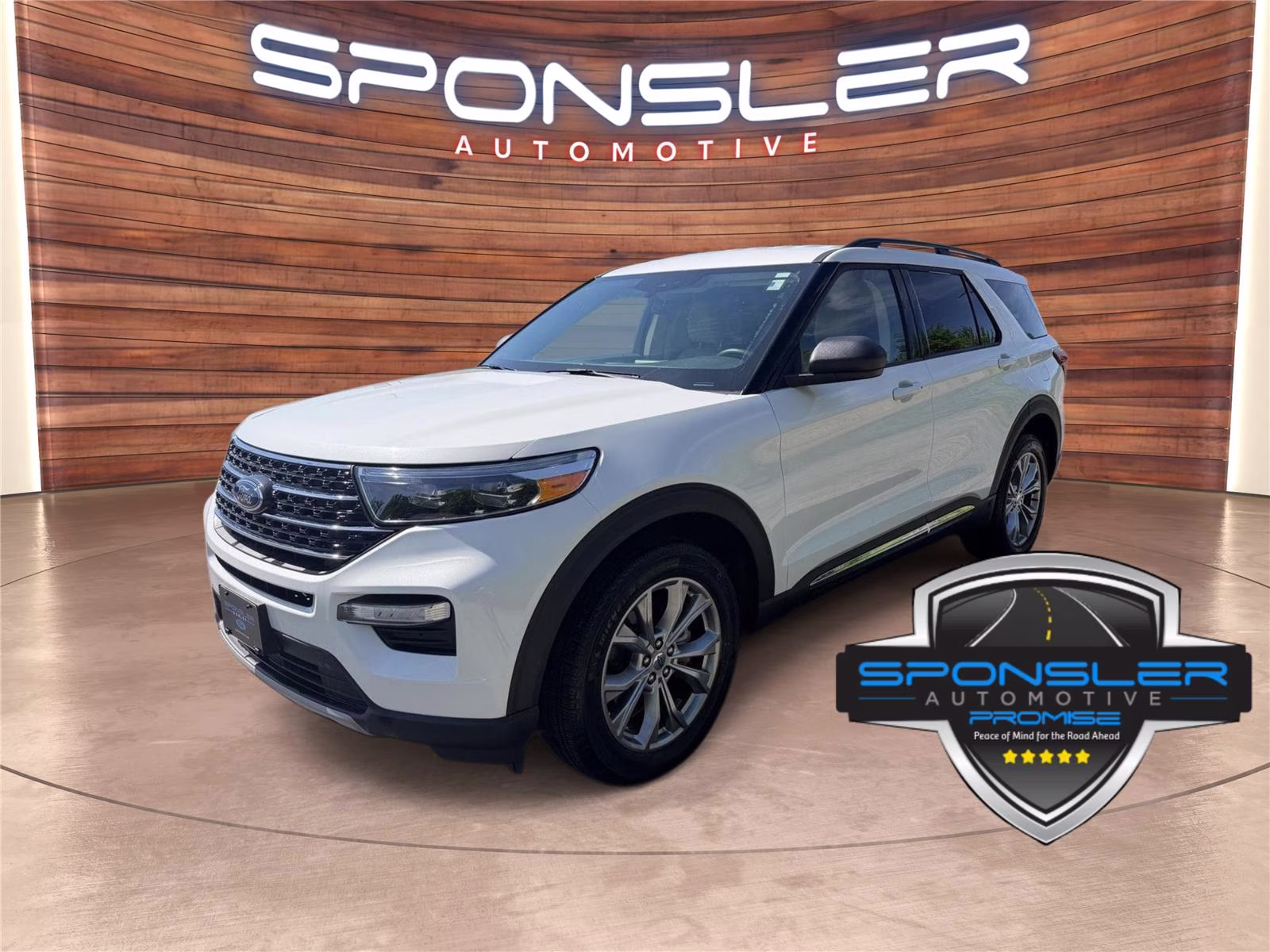 2023 Star White Metallic Tri-Coat Ford Explorer XLT 4X4 SUV