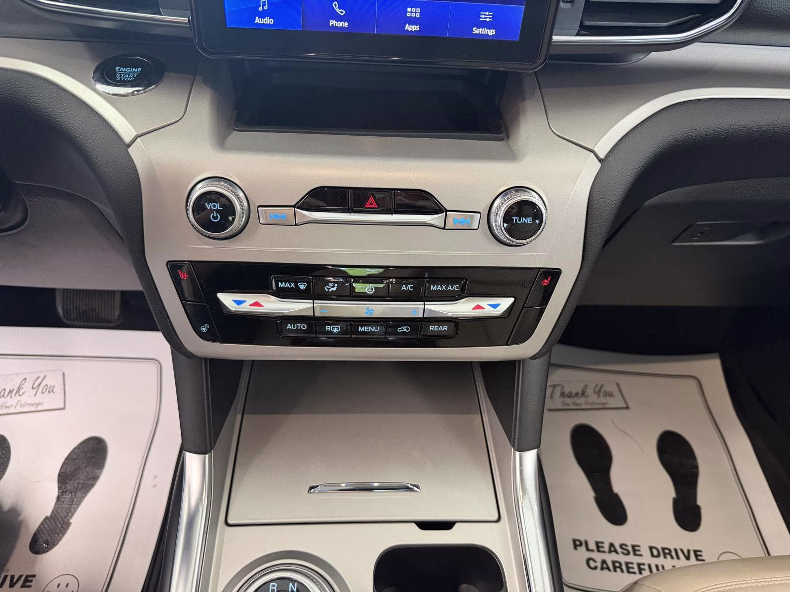 2023 Star White Metallic Tri-Coat Ford Explorer XLT 4X4 SUV