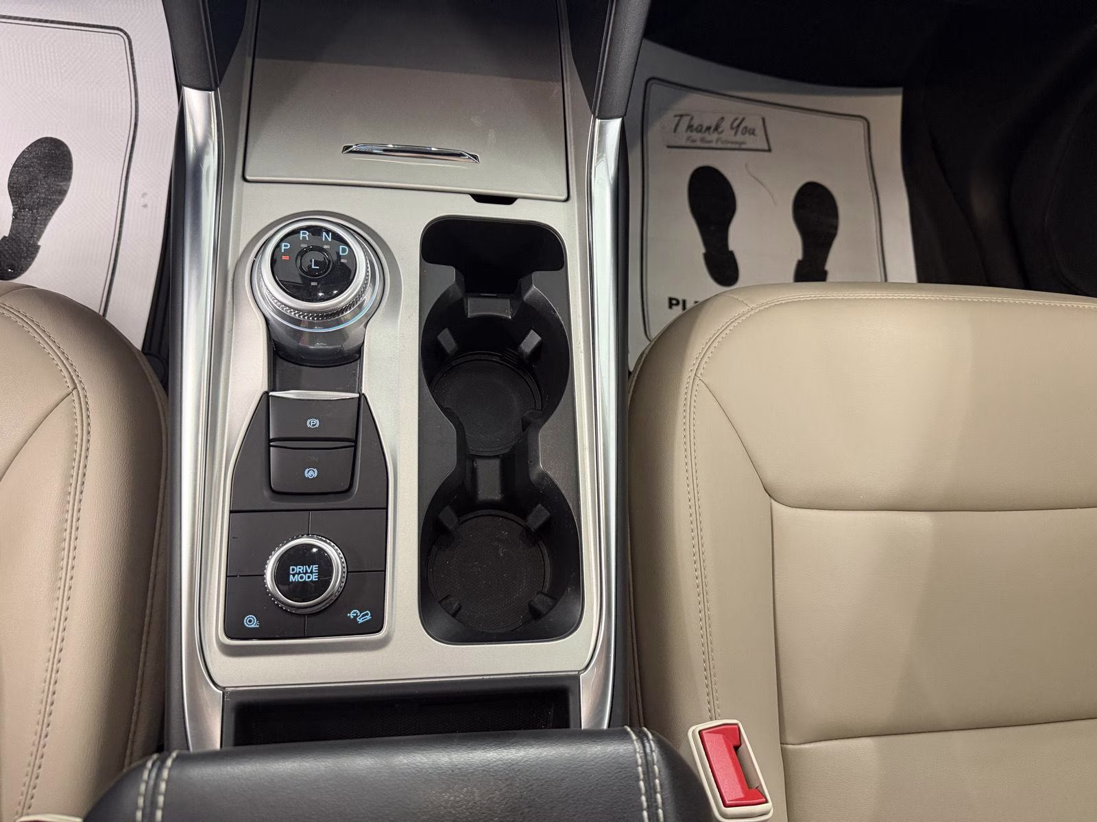 2023 Star White Metallic Tri-Coat Ford Explorer XLT 4X4 SUV