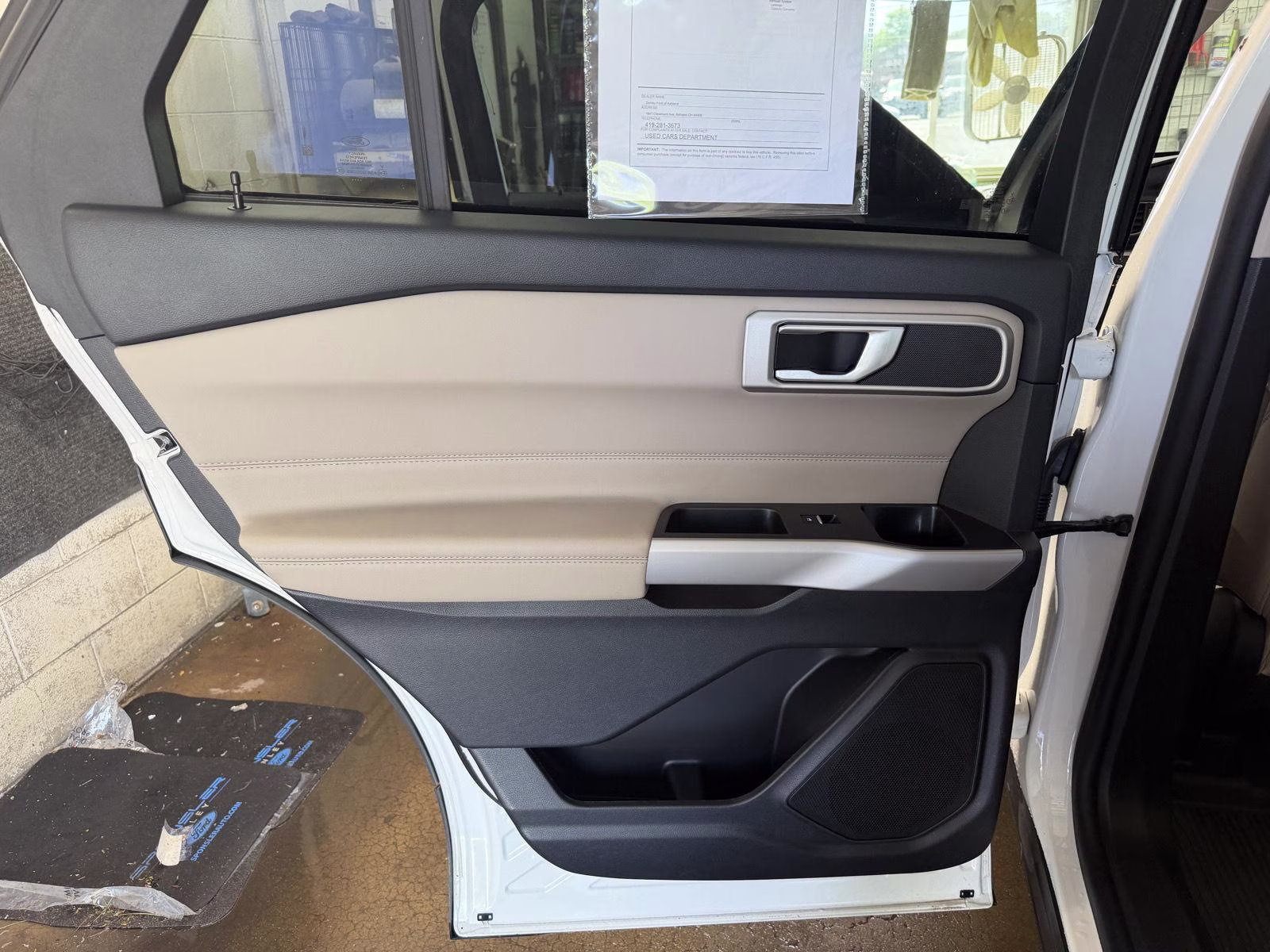 2023 Star White Metallic Tri-Coat Ford Explorer XLT 4X4 SUV