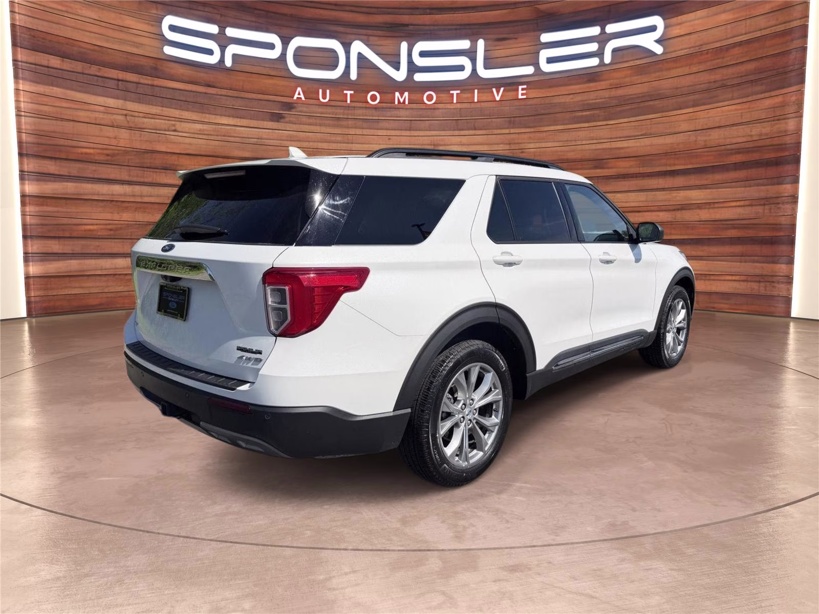 2023 Star White Metallic Tri-Coat Ford Explorer XLT 4X4 SUV