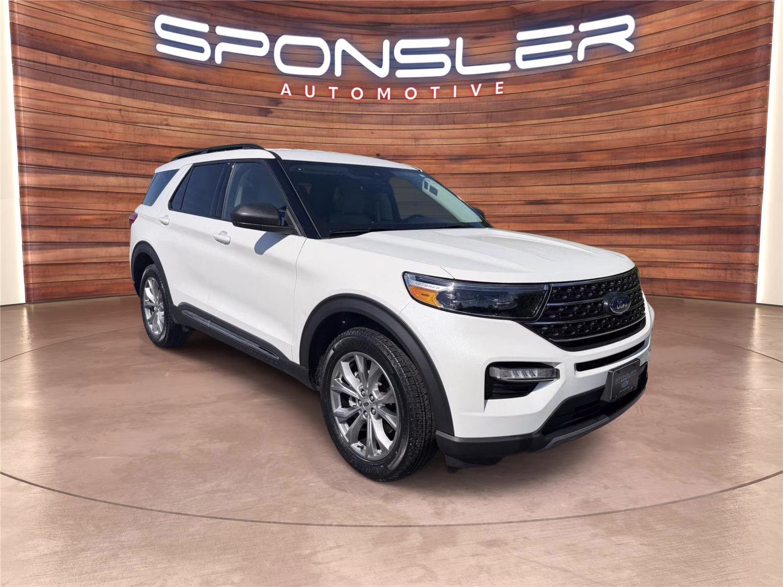 2023 Star White Metallic Tri-Coat Ford Explorer XLT 4X4 SUV