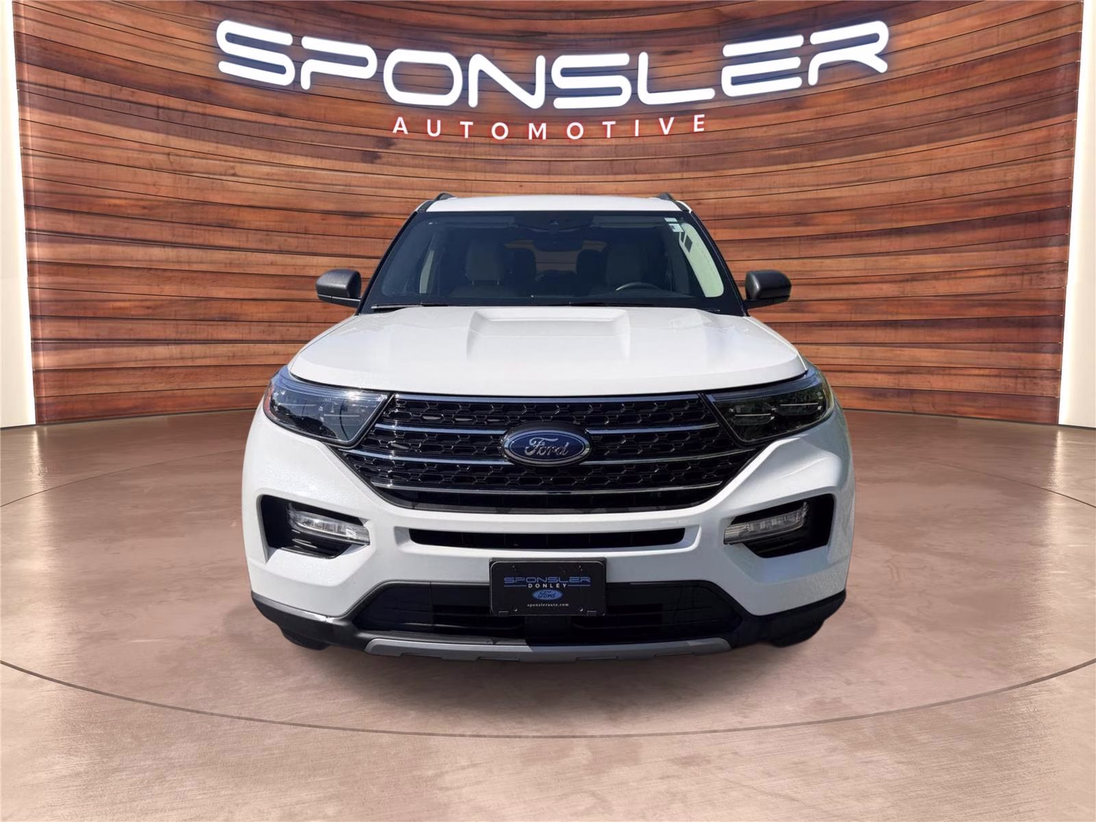 2023 Star White Metallic Tri-Coat Ford Explorer XLT 4X4 SUV