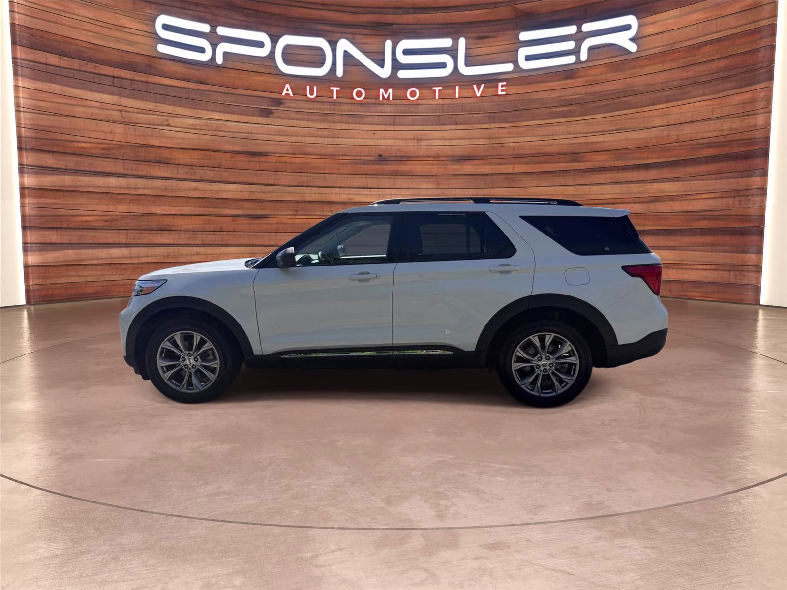 2023 Star White Metallic Tri-Coat Ford Explorer XLT 4X4 SUV