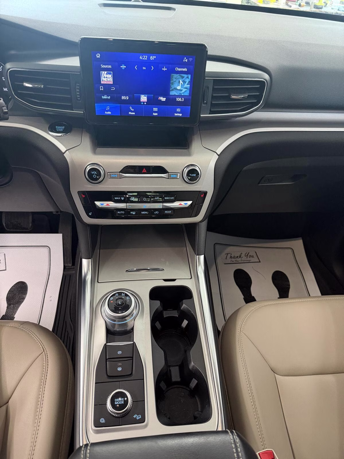 2023 Star White Metallic Tri-Coat Ford Explorer XLT 4X4 SUV
