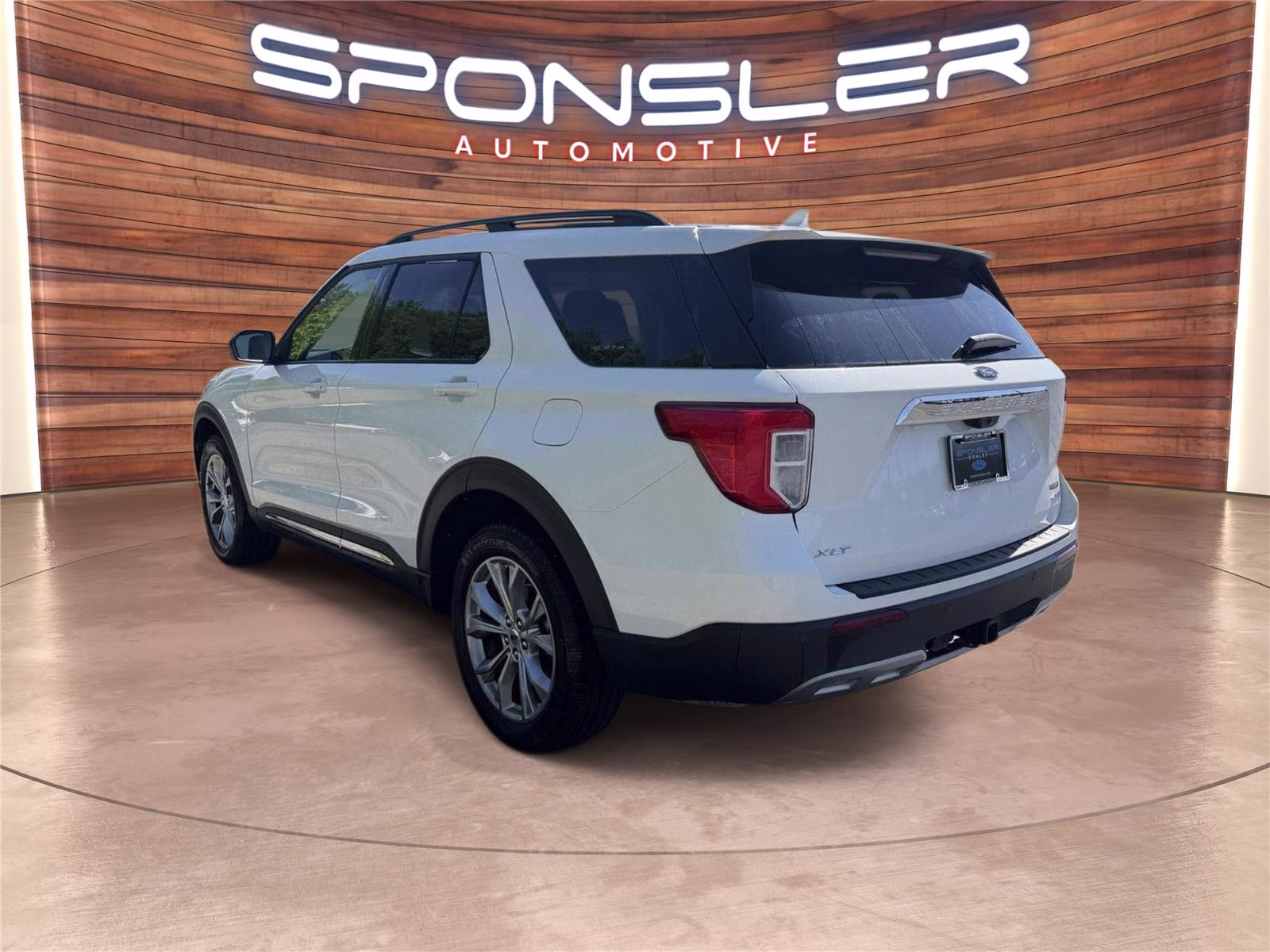 2023 Star White Metallic Tri-Coat Ford Explorer XLT 4X4 SUV