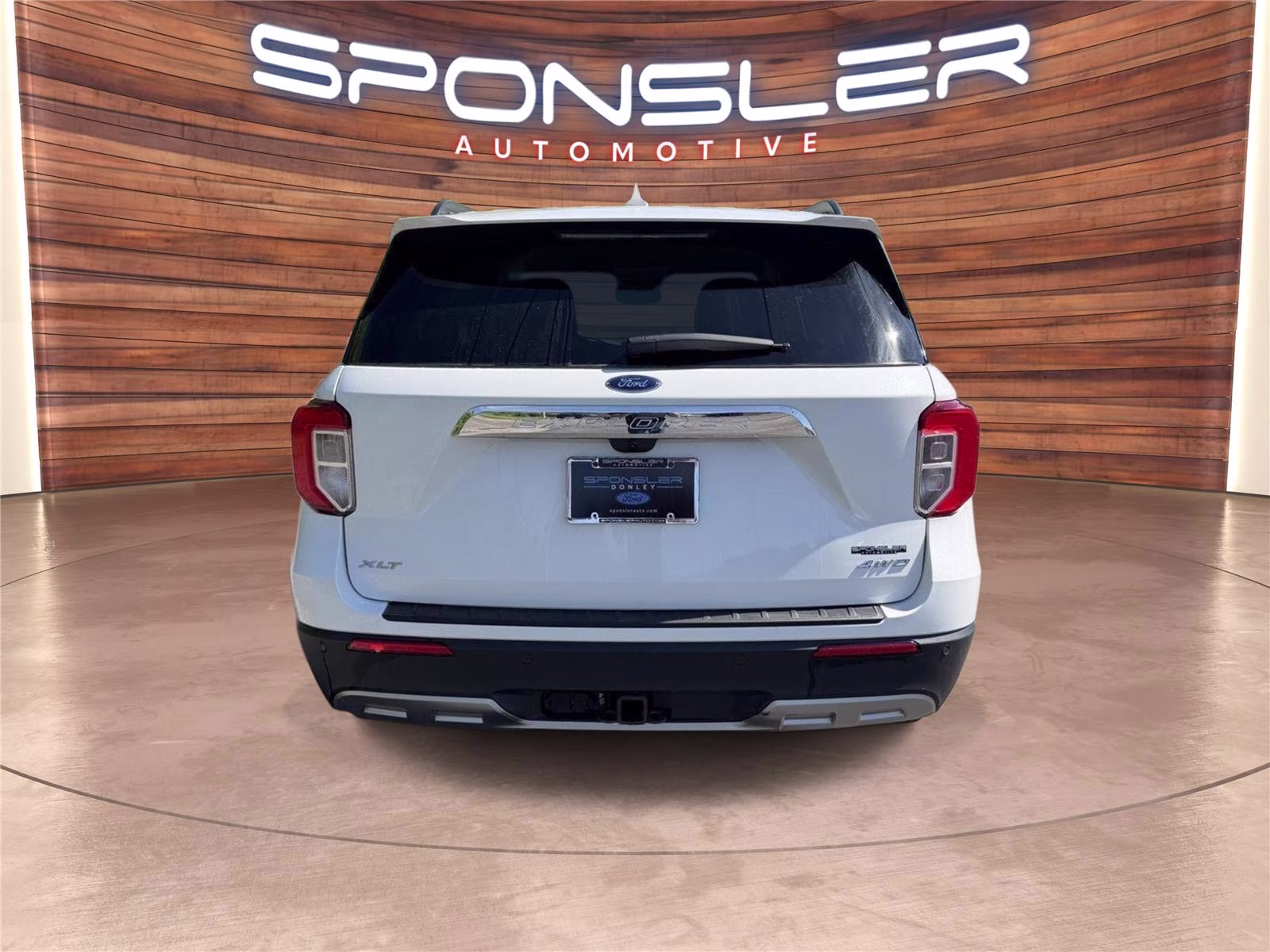 2023 Star White Metallic Tri-Coat Ford Explorer XLT 4X4 SUV