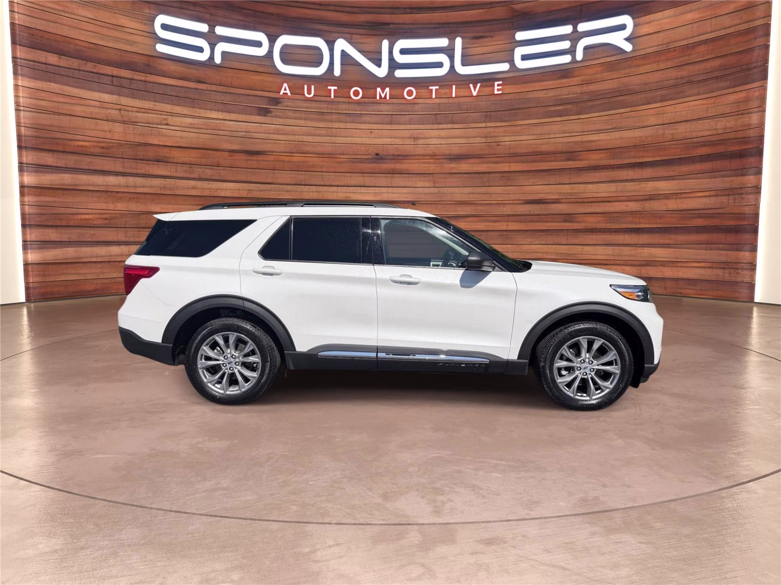 2023 Star White Metallic Tri-Coat Ford Explorer XLT 4X4 SUV