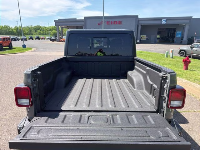 2021 Sting-Gray Clearcoat Jeep Gladiator Willys 4X4 Truck