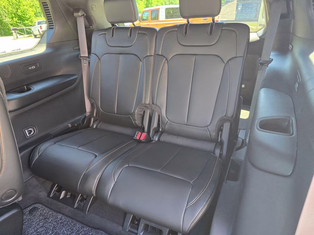 2026 Diamond Black Crystal Pearlcoat Jeep Grand Cherokee L Limited 4X4 SUV