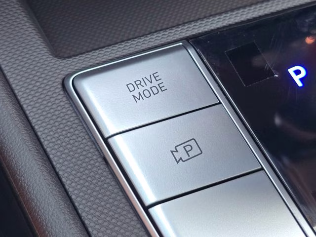 2026 Amazon Gray Hyundai Elantra Limited FWD Sedan