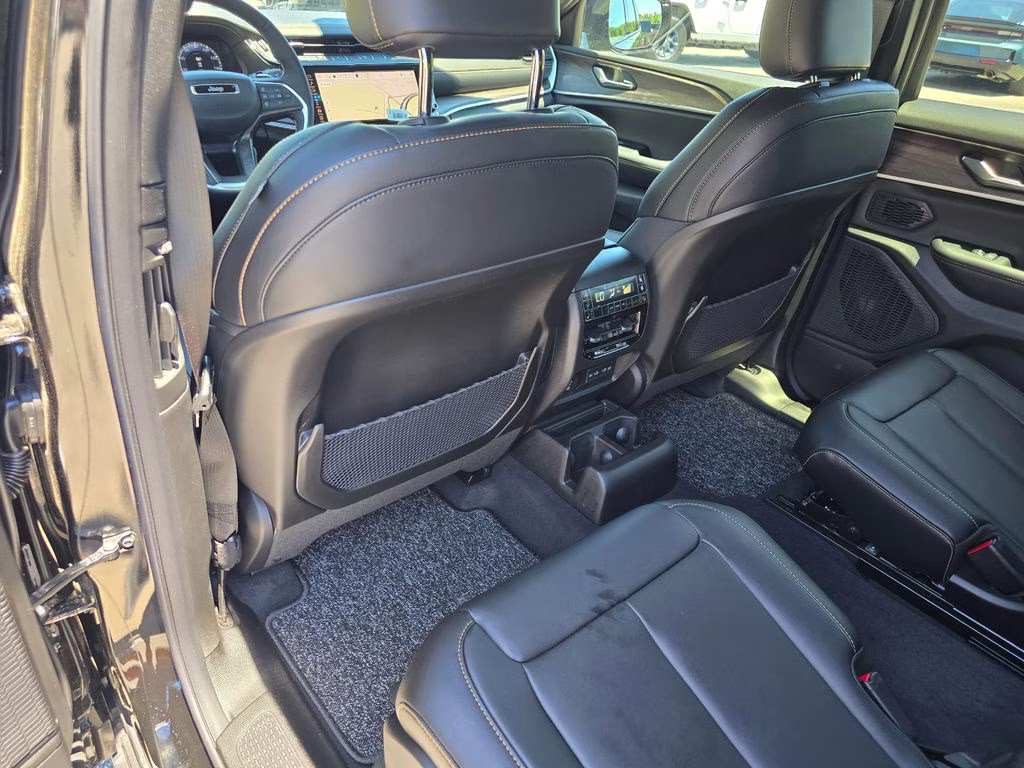 2026 Diamond Black Crystal Pearlcoat Jeep Grand Cherokee L Limited 4X4 SUV