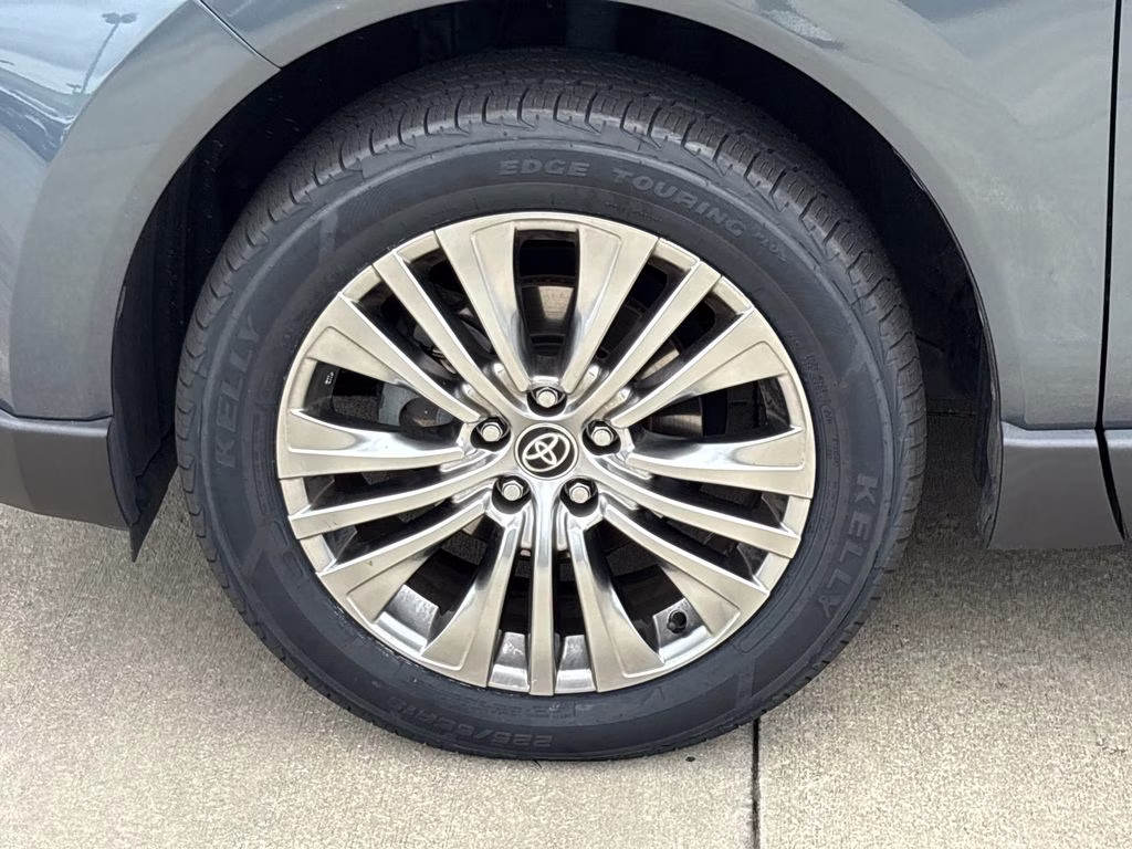 2022 Coastal Gray Toyota Venza XLE AWD SUV