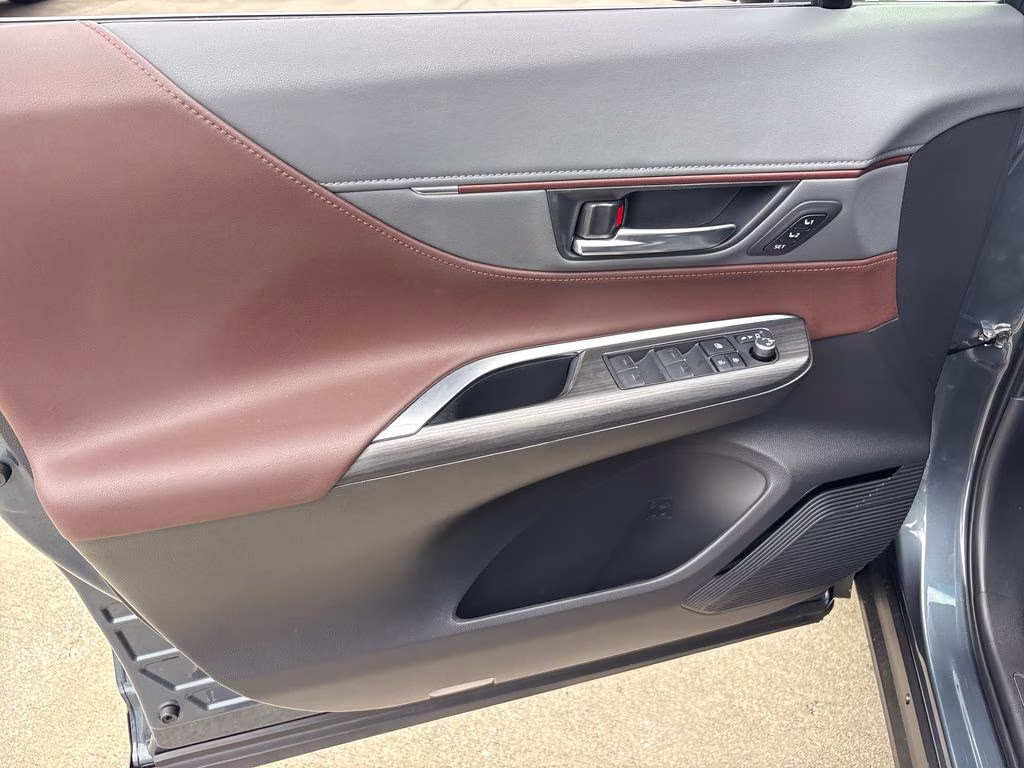 2022 Coastal Gray Toyota Venza XLE AWD SUV