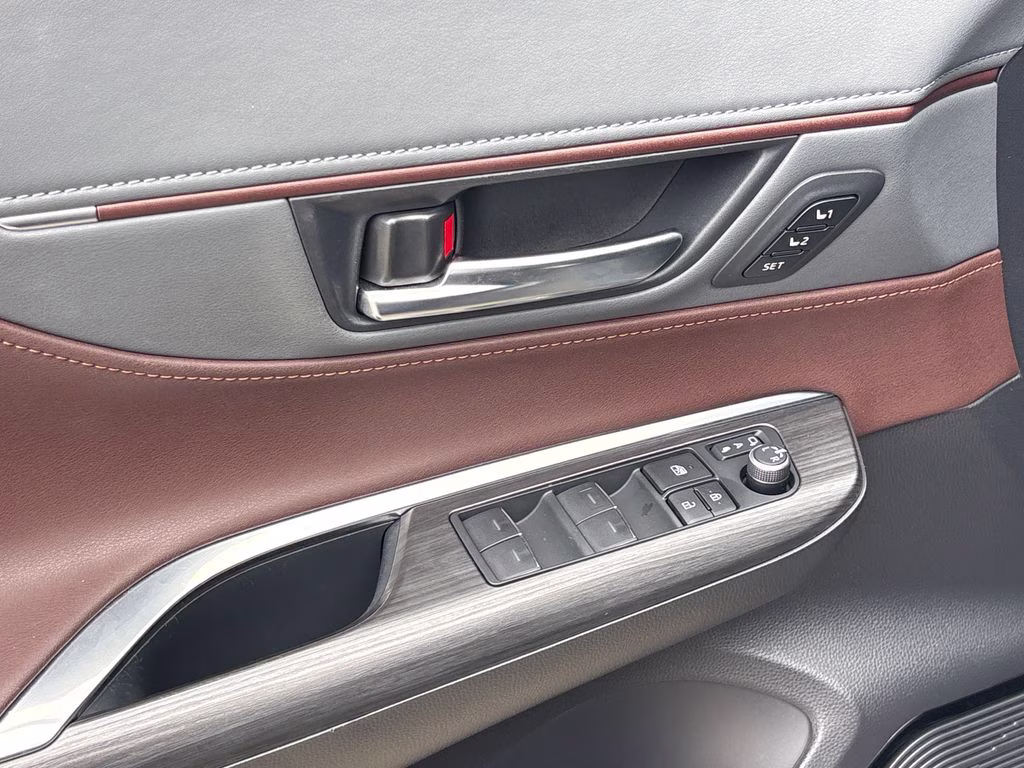 2022 Coastal Gray Toyota Venza XLE AWD SUV