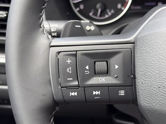 2026 Everest White Pearl Tricoat Nissan Rogue SV FWD SUV