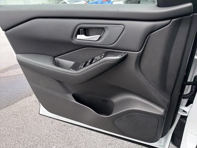 2026 Everest White Pearl Tricoat Nissan Rogue SV FWD SUV