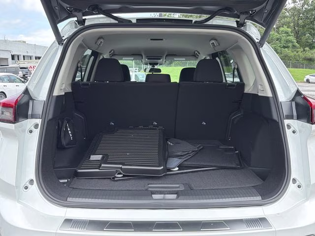 2026 Everest White Pearl Tricoat Nissan Rogue SV FWD SUV