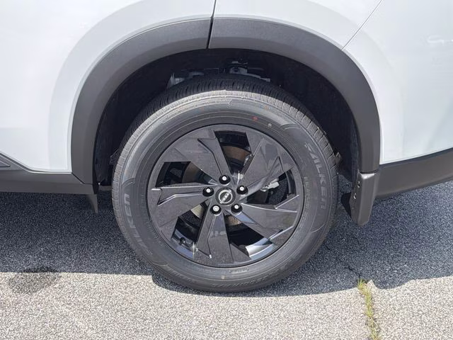 2026 Everest White Pearl Tricoat Nissan Rogue SV FWD SUV
