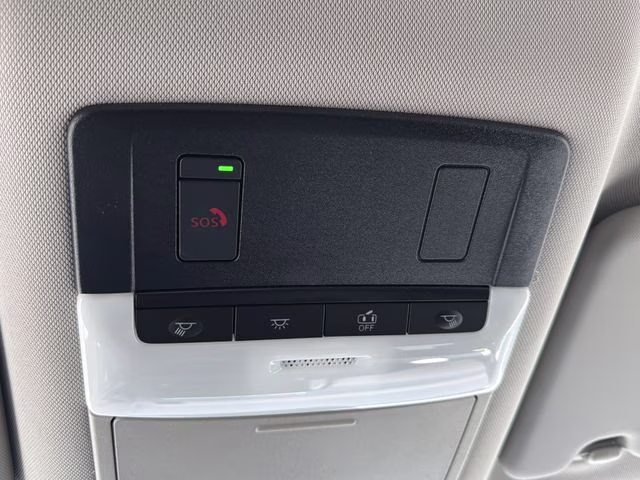 2026 Everest White Pearl Tricoat Nissan Rogue SV FWD SUV