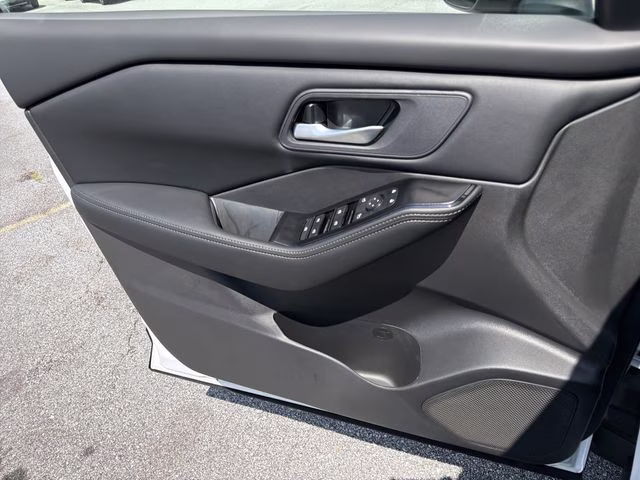 2026 Everest White Pearl Tricoat Nissan Rogue SV FWD SUV