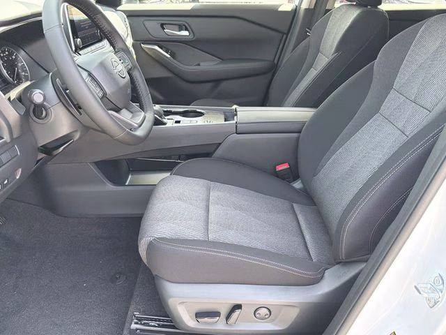 2026 Everest White Pearl Tricoat Nissan Rogue SV FWD SUV