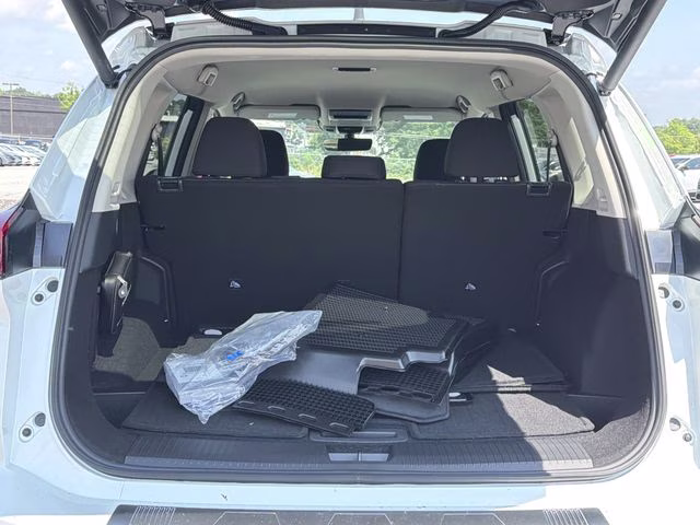 2026 Everest White Pearl Tricoat Nissan Rogue SV FWD SUV