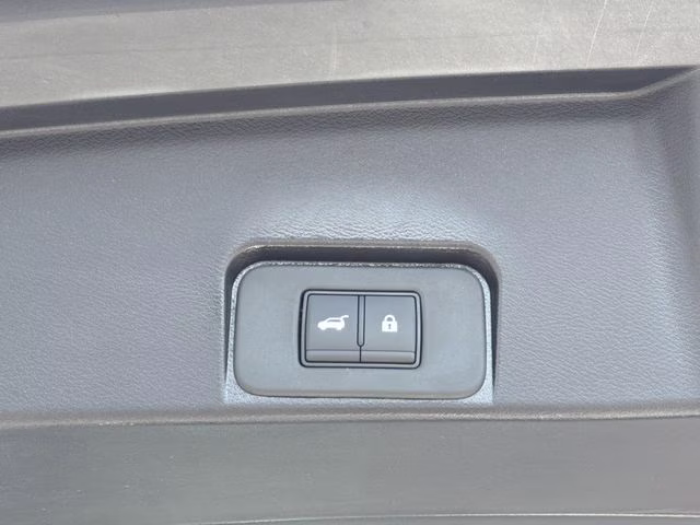 2026 Everest White Pearl Tricoat Nissan Rogue SV FWD SUV