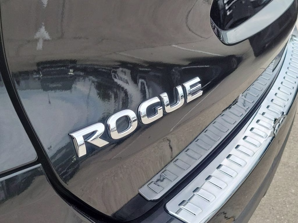 2016 Magnetic Black Nissan Rogue SL AWD SUV