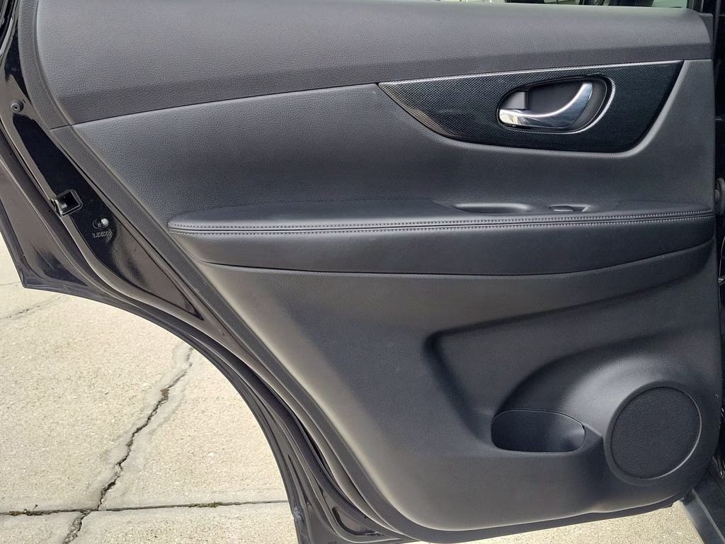 2016 Magnetic Black Nissan Rogue SL AWD SUV