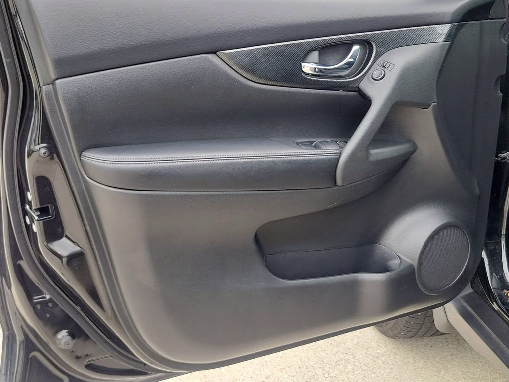 2016 Magnetic Black Nissan Rogue SL AWD SUV