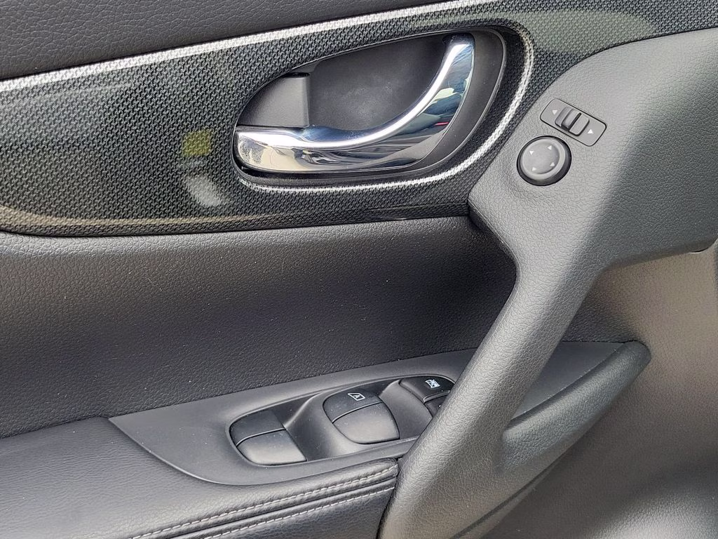 2016 Magnetic Black Nissan Rogue SL AWD SUV