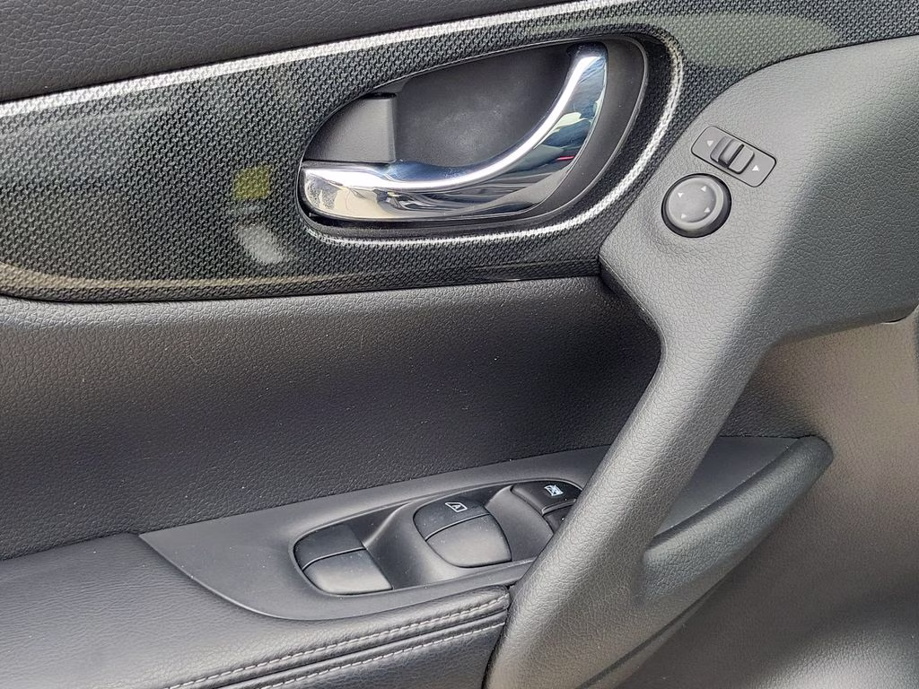2016 Magnetic Black Nissan Rogue SL AWD SUV