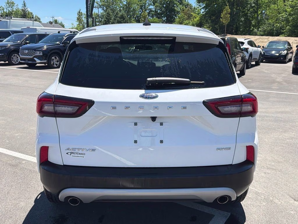 2025 Oxford White Ford Escape Active AWD SUV