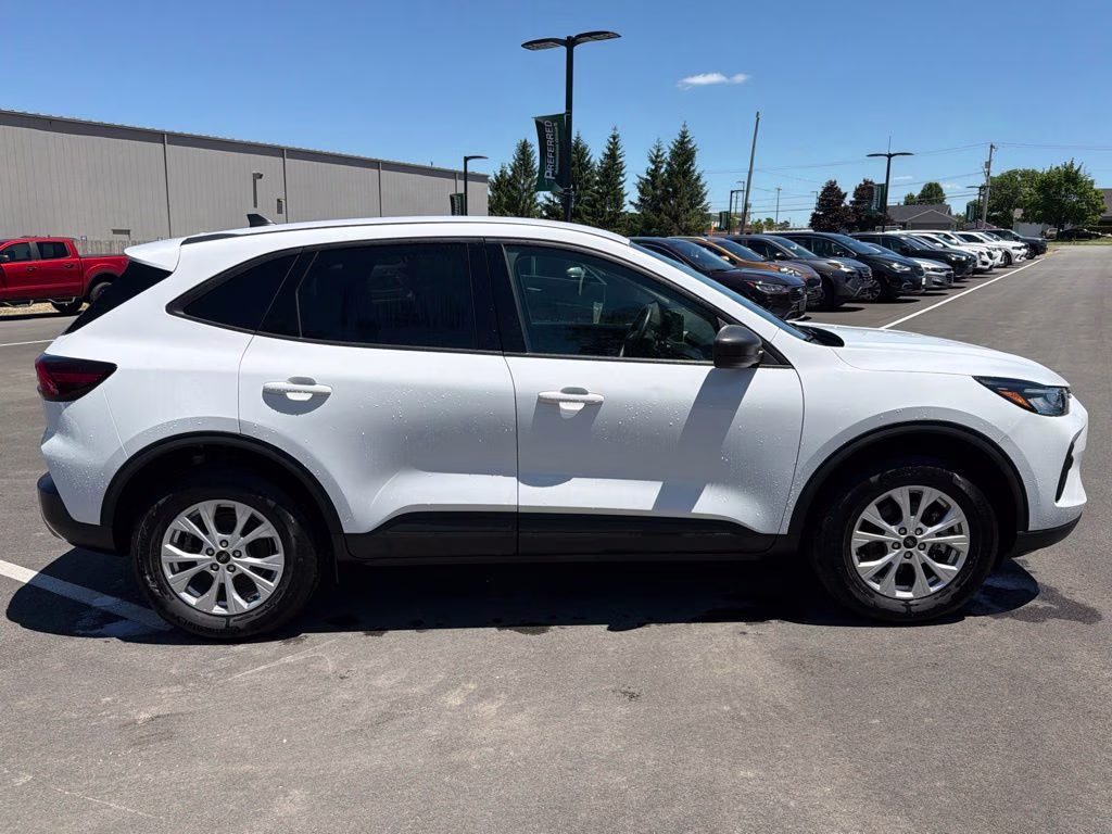 2025 Oxford White Ford Escape Active AWD SUV