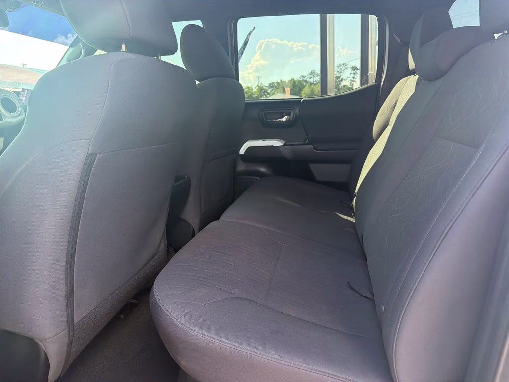 2018 Super White Toyota Tacoma TRD Off-Road 4X4 Truck