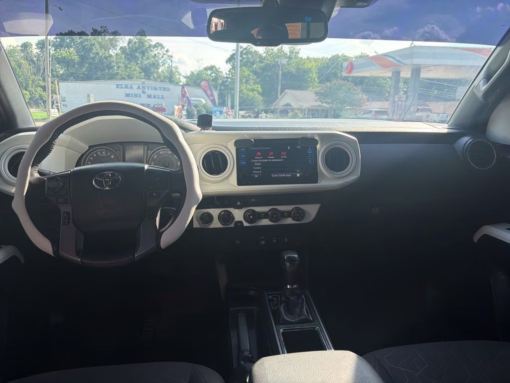 2018 Super White Toyota Tacoma TRD Off-Road 4X4 Truck