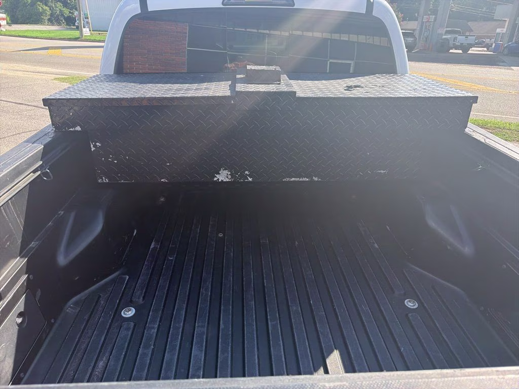 2018 Super White Toyota Tacoma TRD Off-Road 4X4 Truck